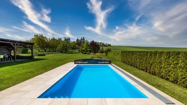 Konstrukce bazénu s izolací je rychlá na výstavbu